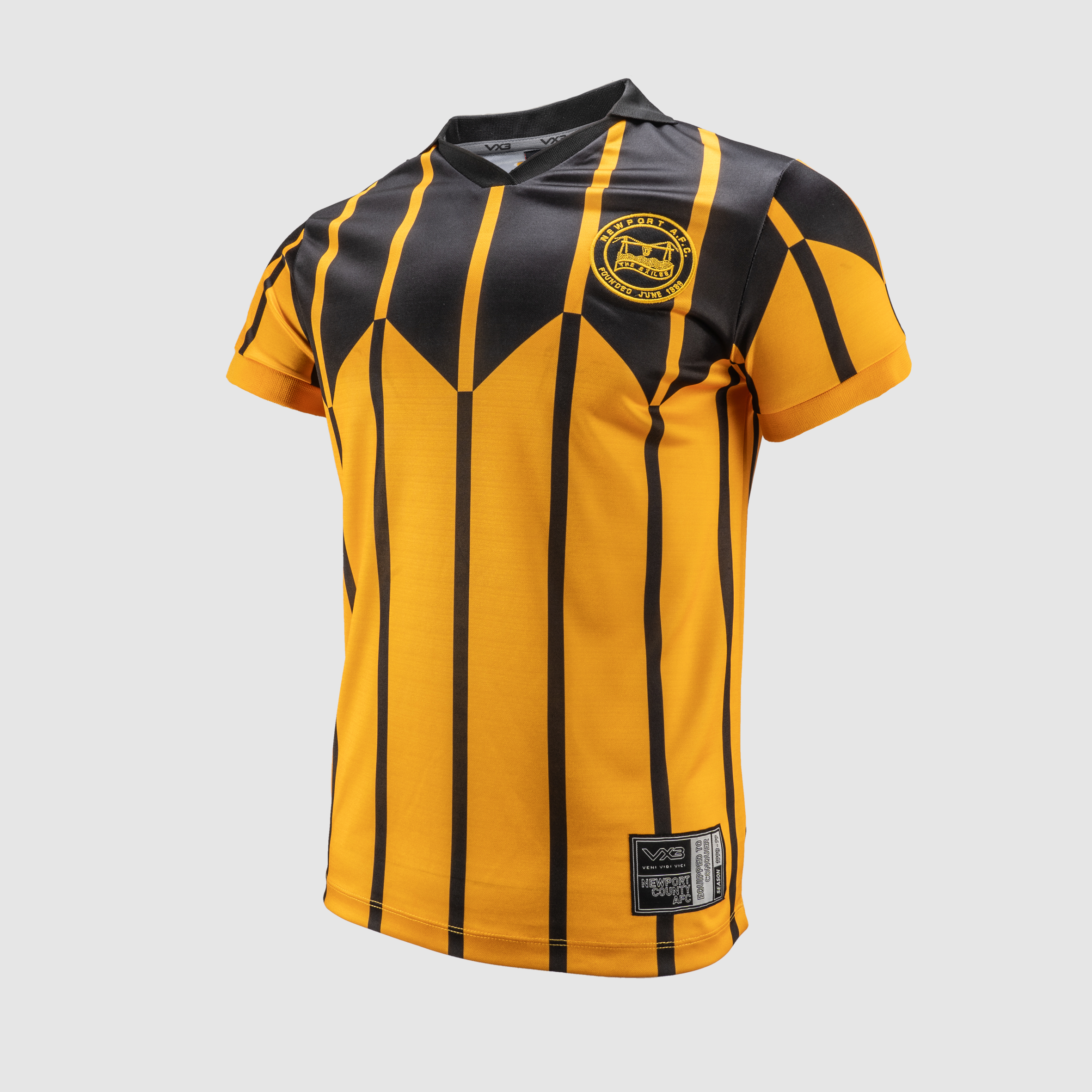 Newport County Home camisa de futebol 2013 - 2014. Sponsored by 32Red